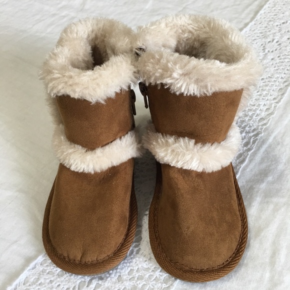 teeny toes Other - NWOT Teeny Toes - Brown & Ivory Boots